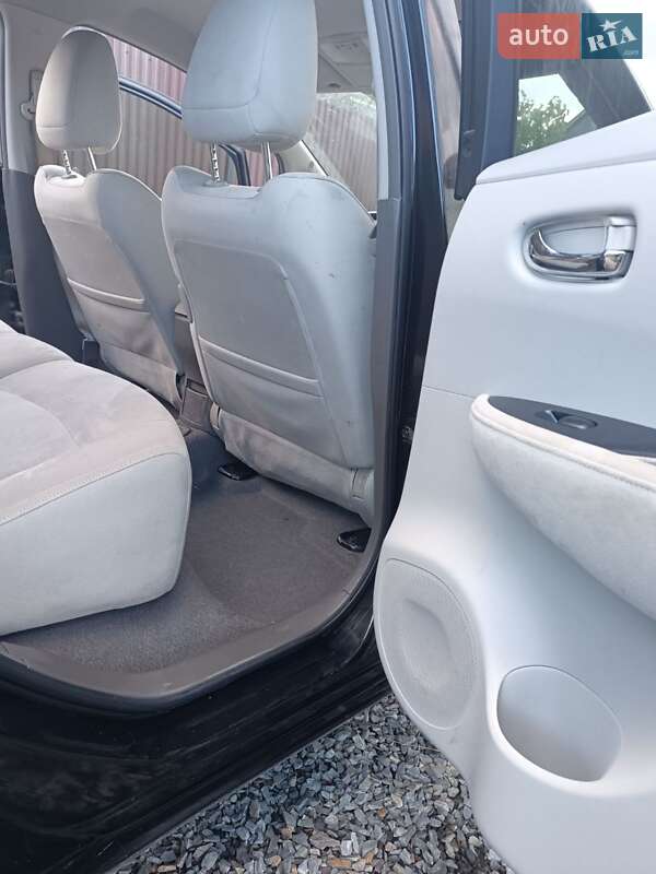 Хетчбек Nissan Leaf 2012 в Ужгороді