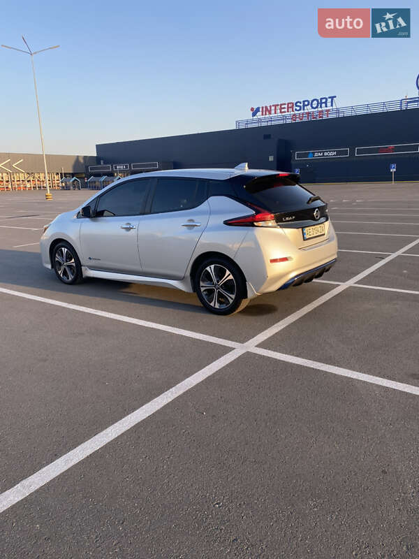 Хетчбек Nissan Leaf 2018 в Дніпрі
