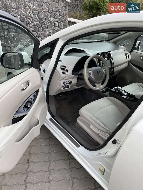 Хэтчбек Nissan Leaf 2014 в Киеве