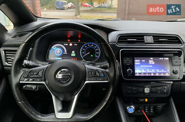 Хэтчбек Nissan Leaf 2018 в 