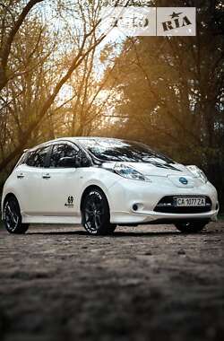 Хетчбек Nissan Leaf 2014 в 
