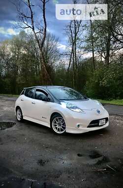 Хетчбек Nissan Leaf 2014 в 