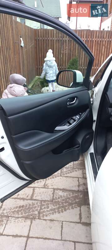 Хетчбек Nissan Leaf 2015 в Івано-Франківську