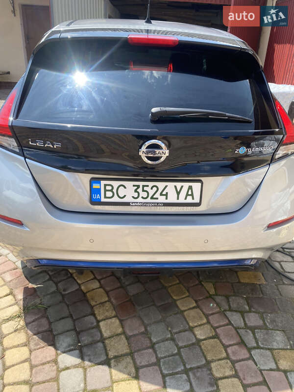 Хэтчбек Nissan Leaf 2018 в Самборе