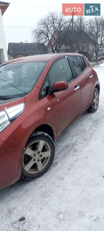 Хэтчбек Nissan Leaf 2011 в Тячеве