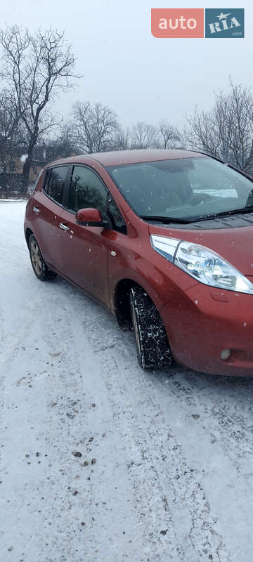 Хэтчбек Nissan Leaf 2011 в Тячеве