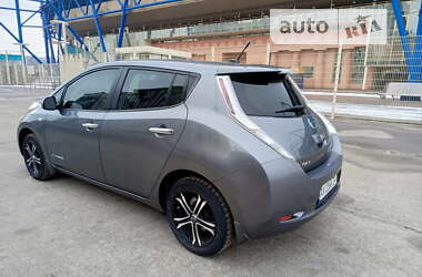 Хэтчбек Nissan Leaf 2014 в 