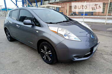 Хэтчбек Nissan Leaf 2014 в 