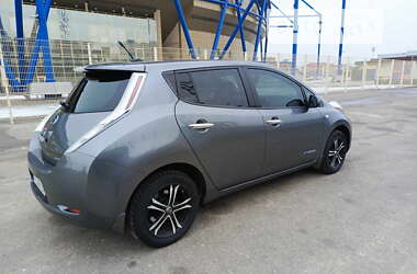 Хэтчбек Nissan Leaf 2014 в 