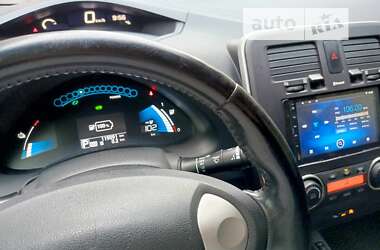 Хэтчбек Nissan Leaf 2014 в 