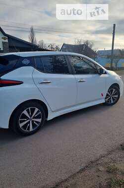 Хэтчбек Nissan Leaf 2018 в Коростене