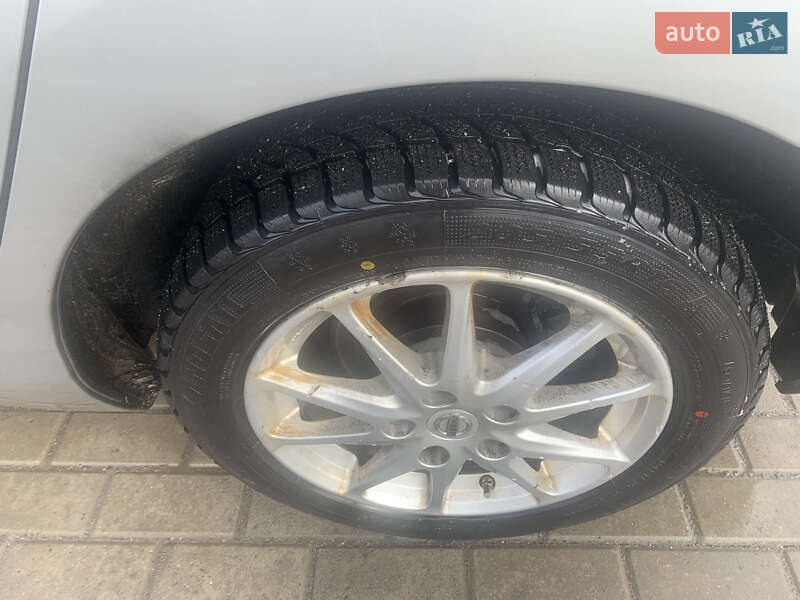 Хетчбек Nissan Leaf 2014 в Здолбуніві