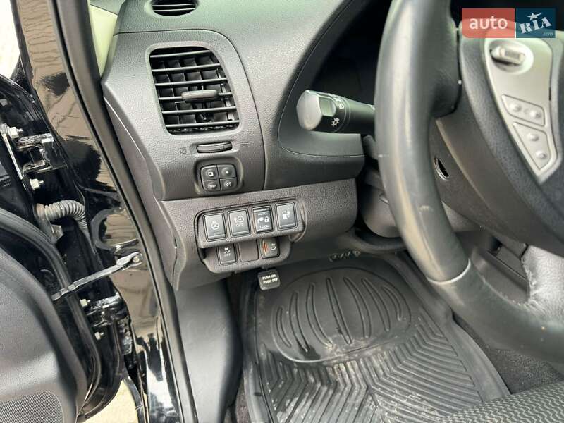 Хэтчбек Nissan Leaf 2014 в Полтаве