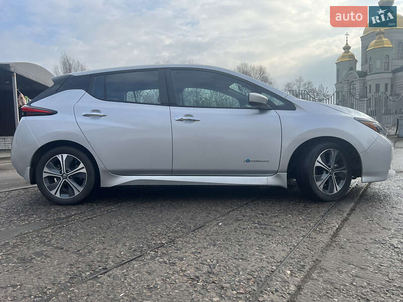Хетчбек Nissan Leaf 2019 в Дніпрі