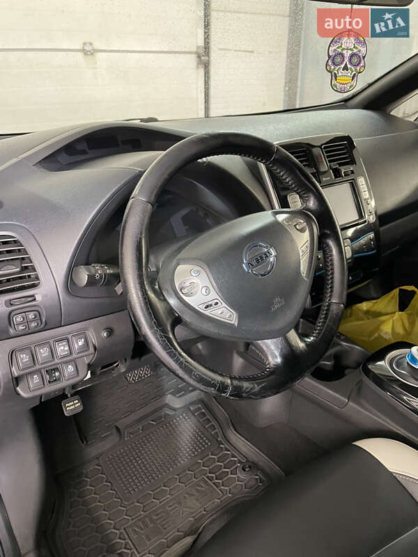 Хэтчбек Nissan Leaf 2014 в Черновцах
