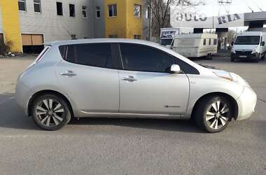 Хетчбек Nissan Leaf 2015 в Дніпрі