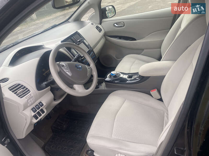 Хетчбек Nissan Leaf 2012 в Івано-Франківську