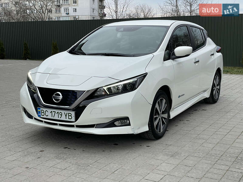 Хэтчбек Nissan Leaf 2018 в 