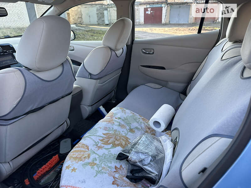 Хетчбек Nissan Leaf 2011 в Первомайську