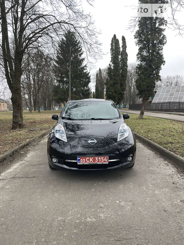 Хетчбек Nissan Leaf 2012 в Дубні