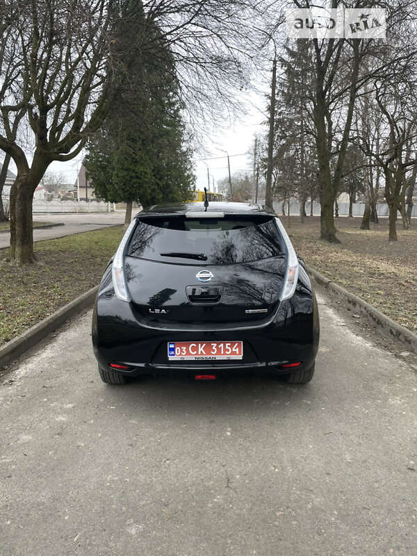Хетчбек Nissan Leaf 2012 в Дубні