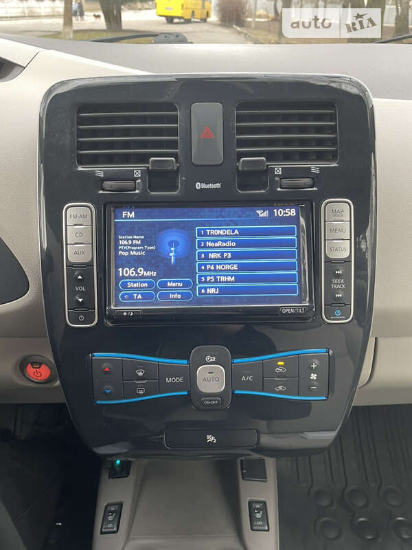 Хетчбек Nissan Leaf 2012 в Дубні