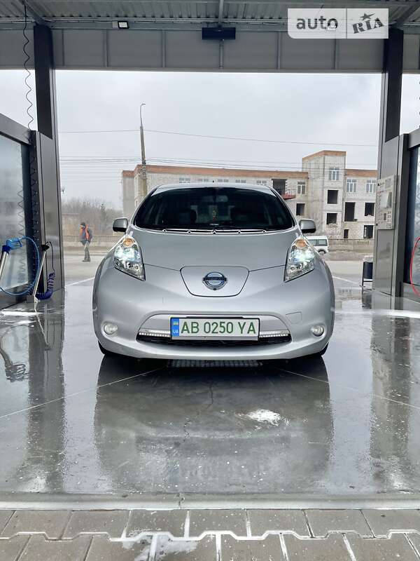 Хетчбек Nissan Leaf 2013 в Вінниці