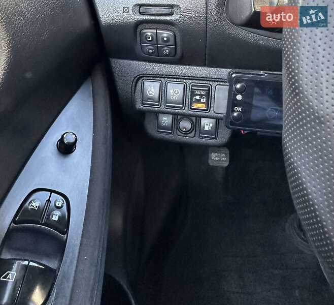 Хэтчбек Nissan Leaf 2015 в Кривом Роге