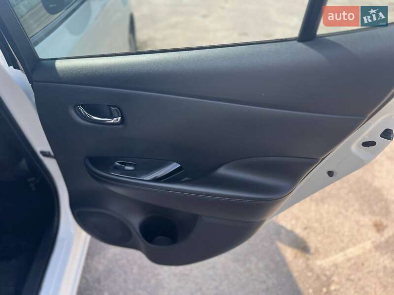 Хетчбек Nissan Leaf 2014 в Запоріжжі