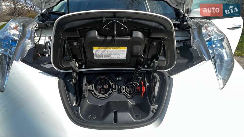 Хетчбек Nissan Leaf 2014 в Запоріжжі