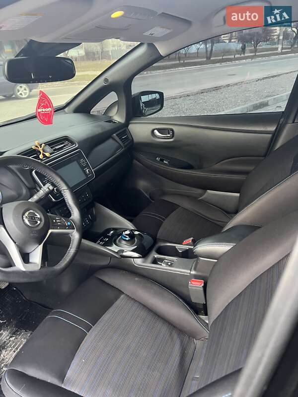 Хэтчбек Nissan Leaf 2018 в Каменском