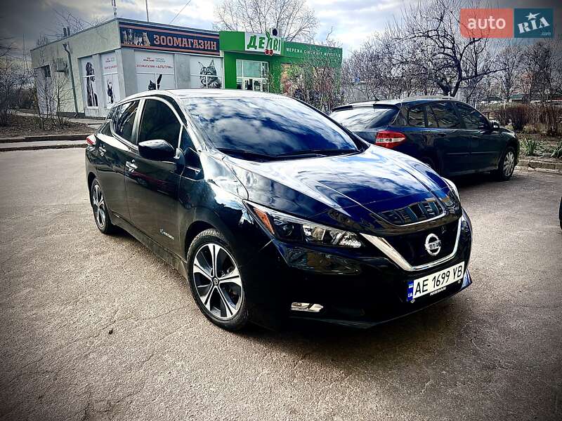 Хэтчбек Nissan Leaf 2018 в Каменском