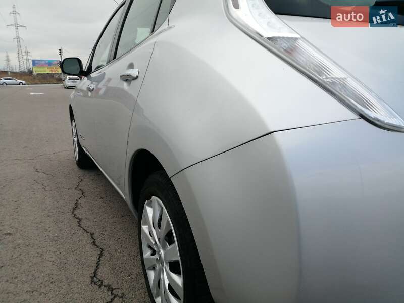 Хэтчбек Nissan Leaf 2015 в Луцке