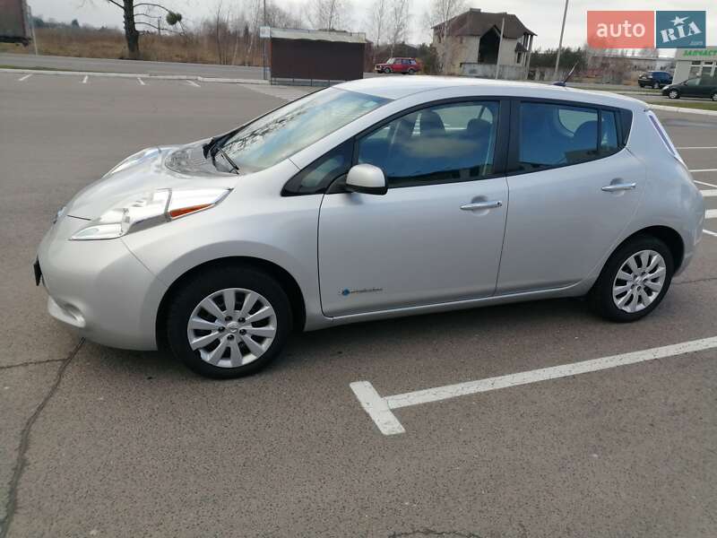 Хэтчбек Nissan Leaf 2015 в Луцке