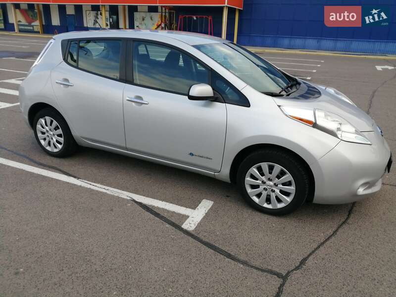 Хэтчбек Nissan Leaf 2015 в Луцке