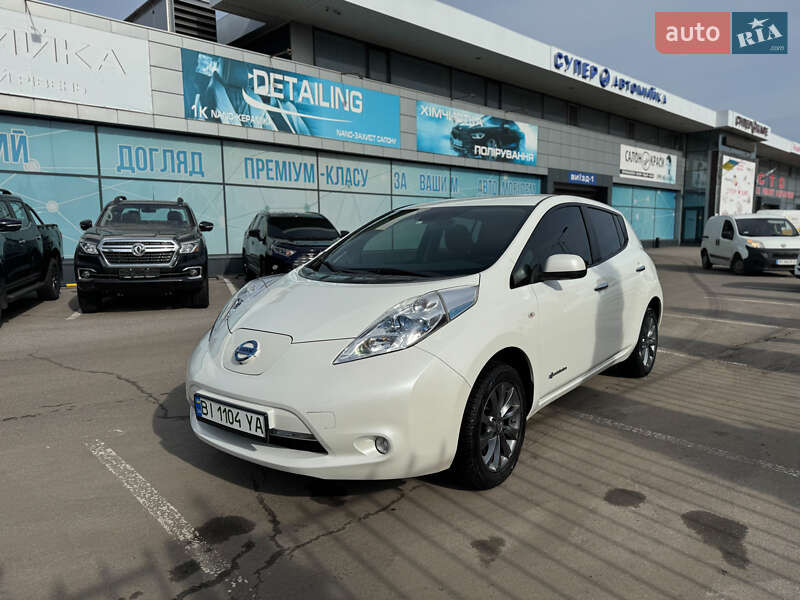 Хэтчбек Nissan Leaf 2015 в Полтаве