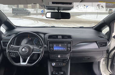 Хэтчбек Nissan Leaf 2019 в 