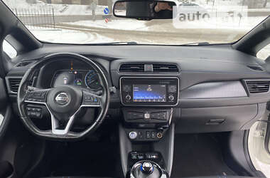 Хэтчбек Nissan Leaf 2019 в 