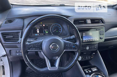Хэтчбек Nissan Leaf 2019 в 