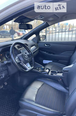 Хэтчбек Nissan Leaf 2019 в 