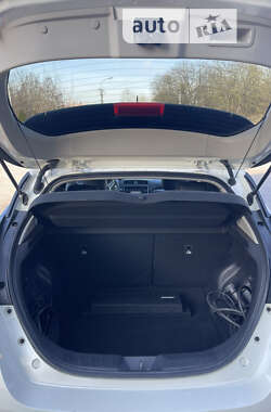 Хэтчбек Nissan Leaf 2019 в 