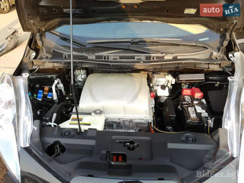 Хэтчбек Nissan Leaf 2016 в Николаеве