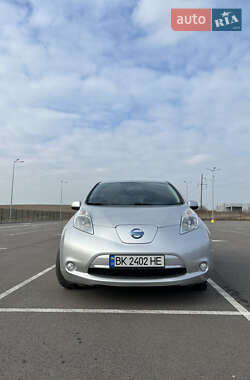 Хэтчбек Nissan Leaf 2014 в 