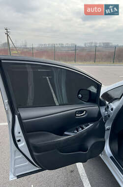 Хэтчбек Nissan Leaf 2014 в 