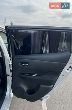 Хэтчбек Nissan Leaf 2014 в 