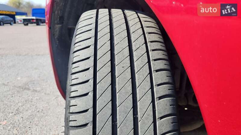 Хэтчбек Nissan Leaf 2016 в Львове