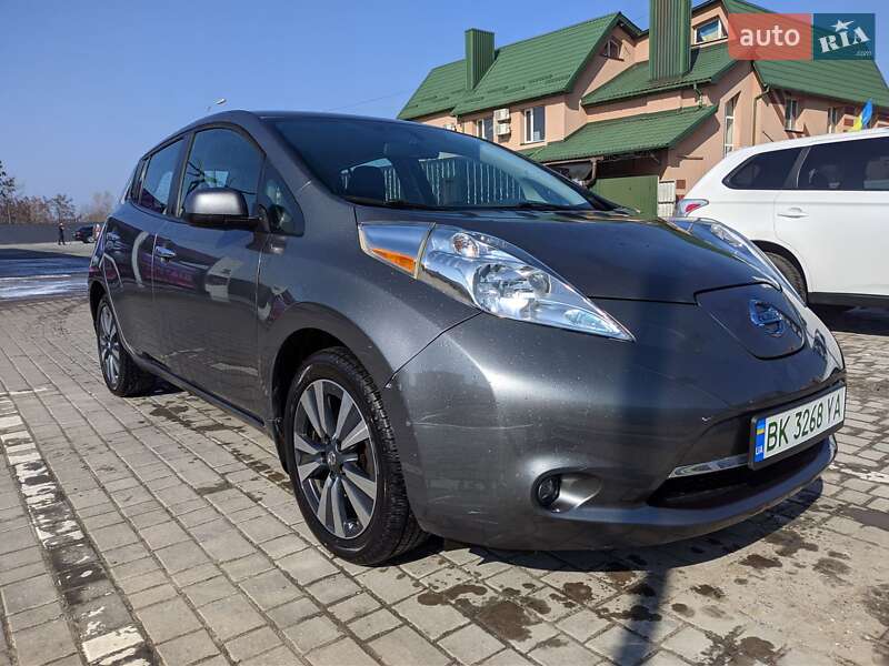 Хэтчбек Nissan Leaf 2016 в Ровно