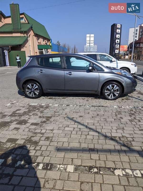 Хэтчбек Nissan Leaf 2016 в Ровно