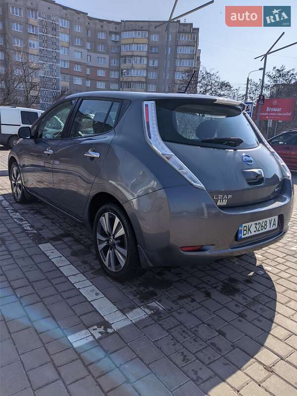 Хэтчбек Nissan Leaf 2016 в Ровно