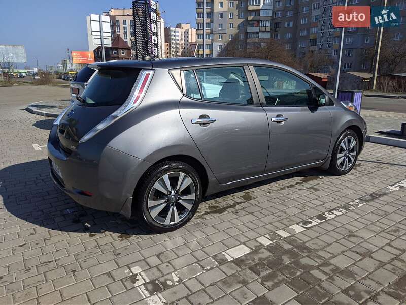 Хэтчбек Nissan Leaf 2016 в Ровно